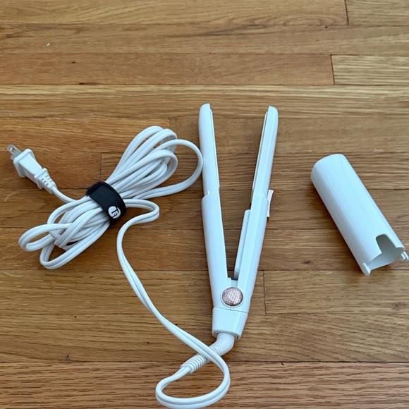 T3 SinglePass Compact Hair Styler - White and Rose Gold - Picture 2 of 5